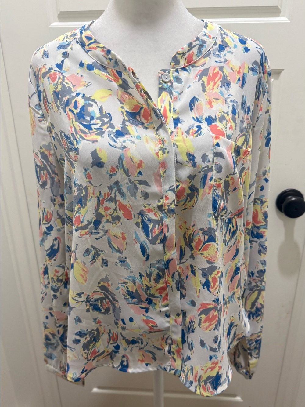 ASTR the label. Lightweight Watercolor Floral Button Down. Size Medium.